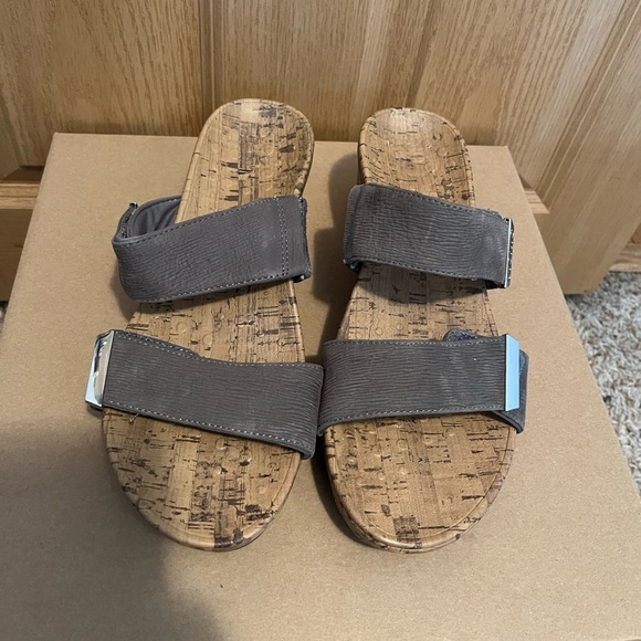 Vionic Pepper Ruched Wedge Sandals - Picture 3 of 15